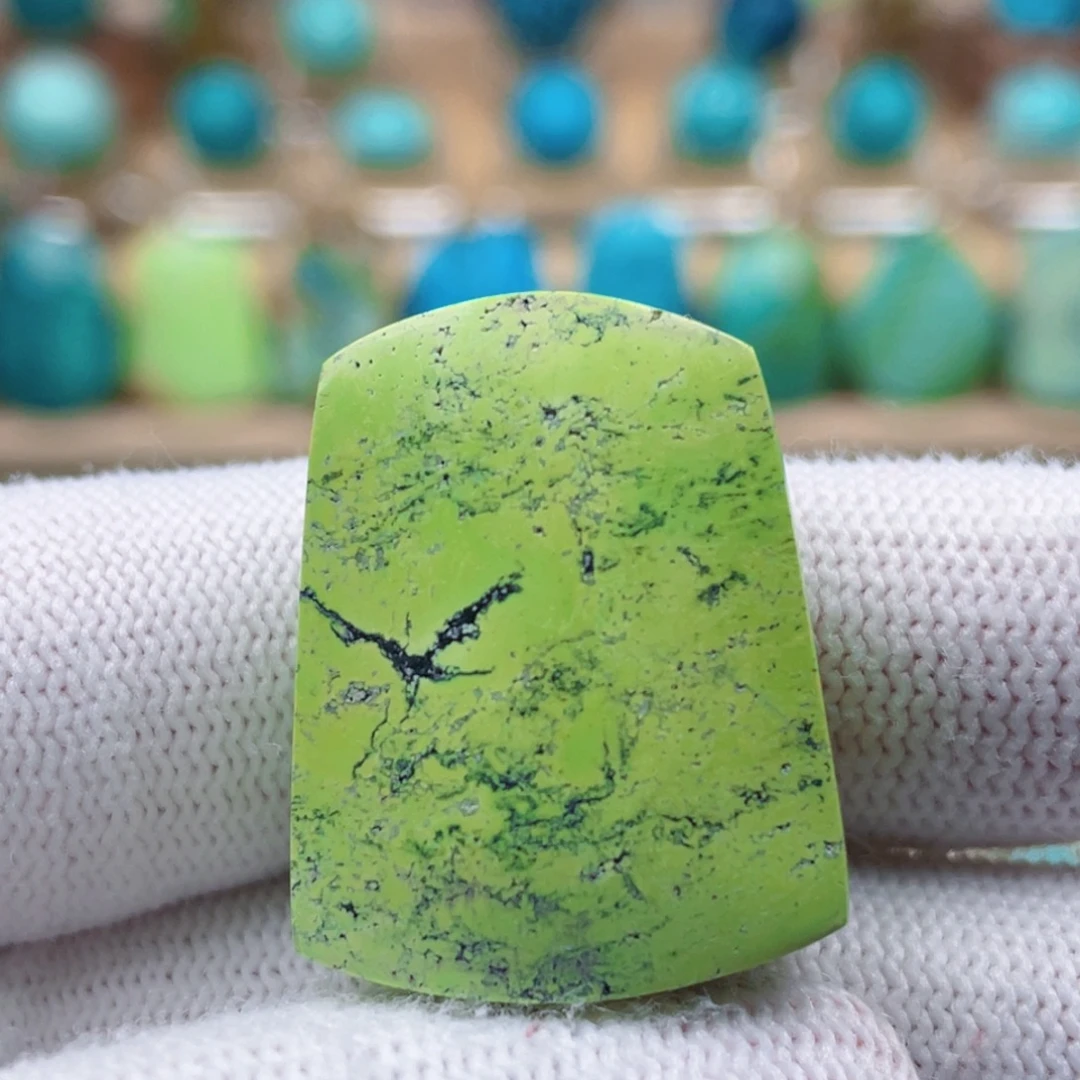 绿松石未镶嵌珠宝奇石