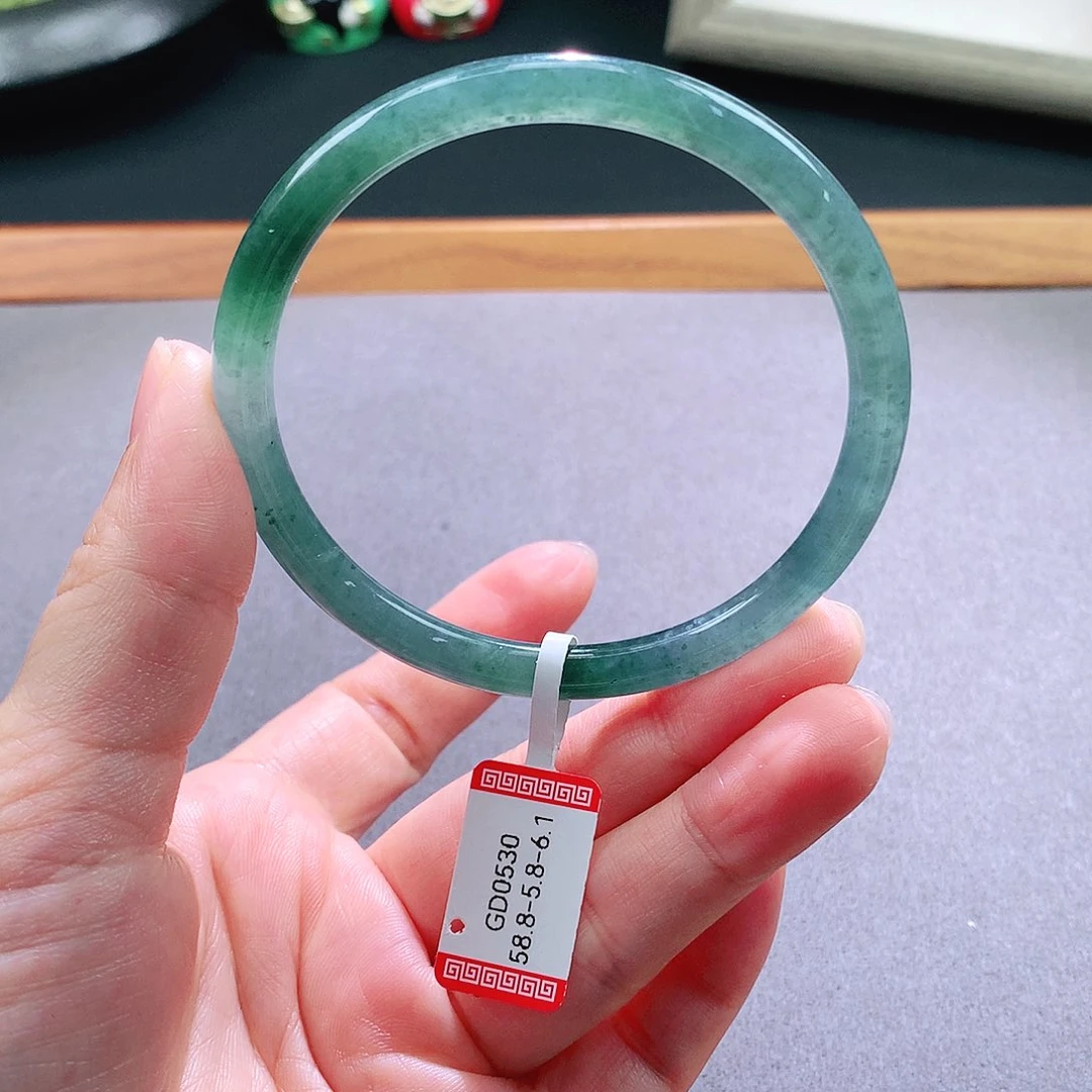 翡翠手镯未镶嵌天然翡翠手镯