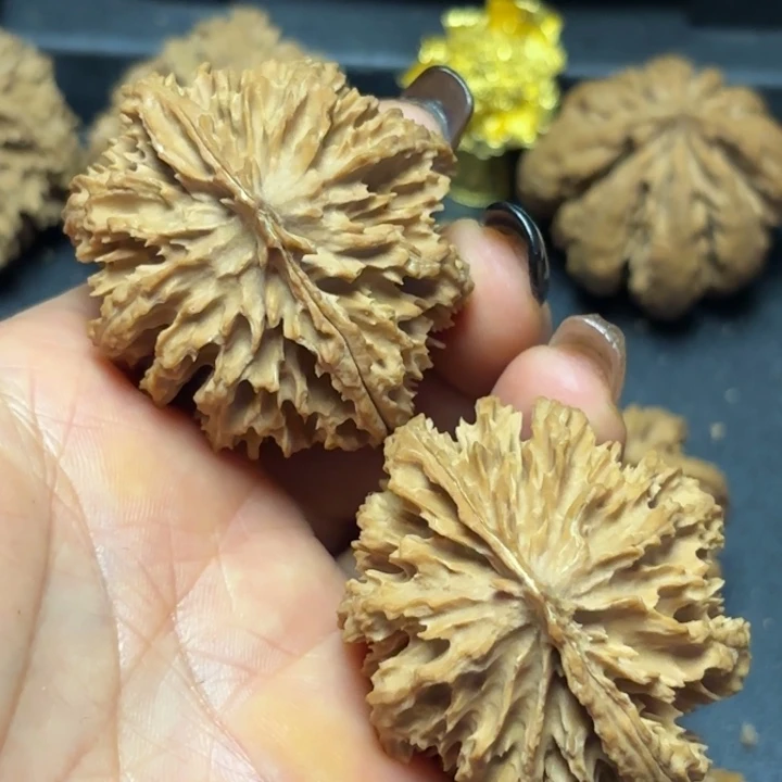 大***亮文玩核桃吊坠秦岭灯笼26