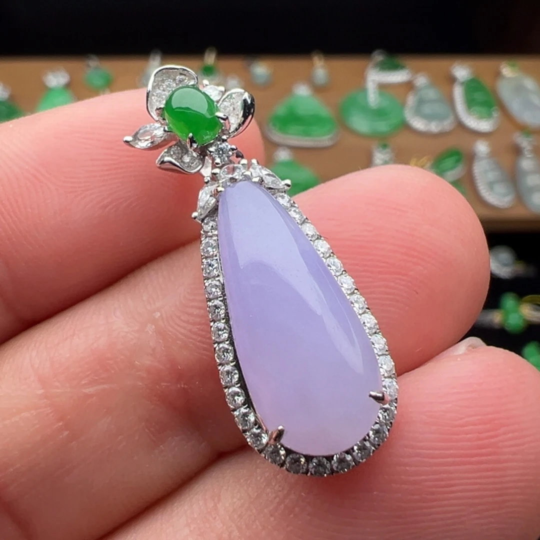 翡翠18K金镶嵌颈饰裸石16.6