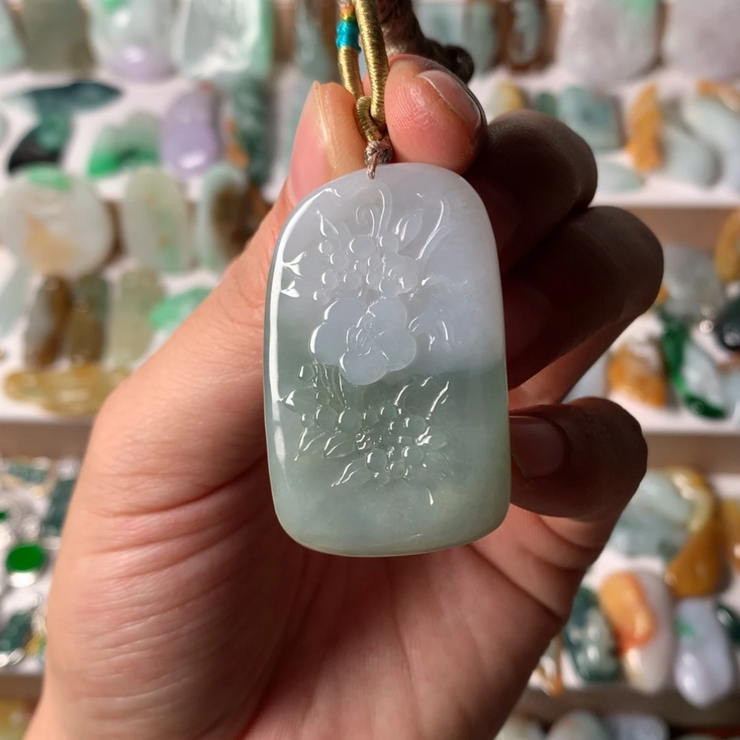 翡翠未镶嵌颈饰牵牛花