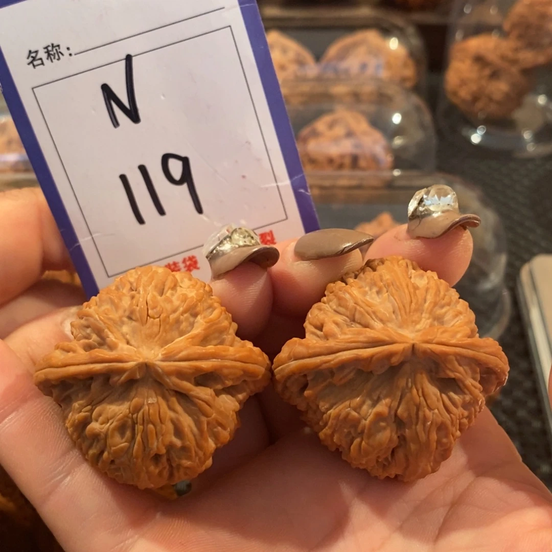 文玩核桃吊坠119白狮子42尺