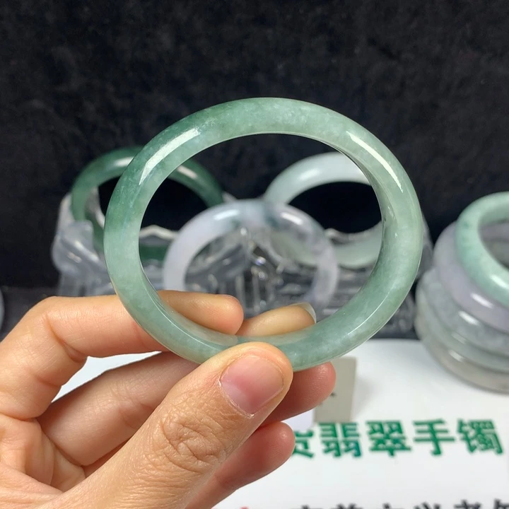 翡翠未镶嵌手镯50号。 54.5圈