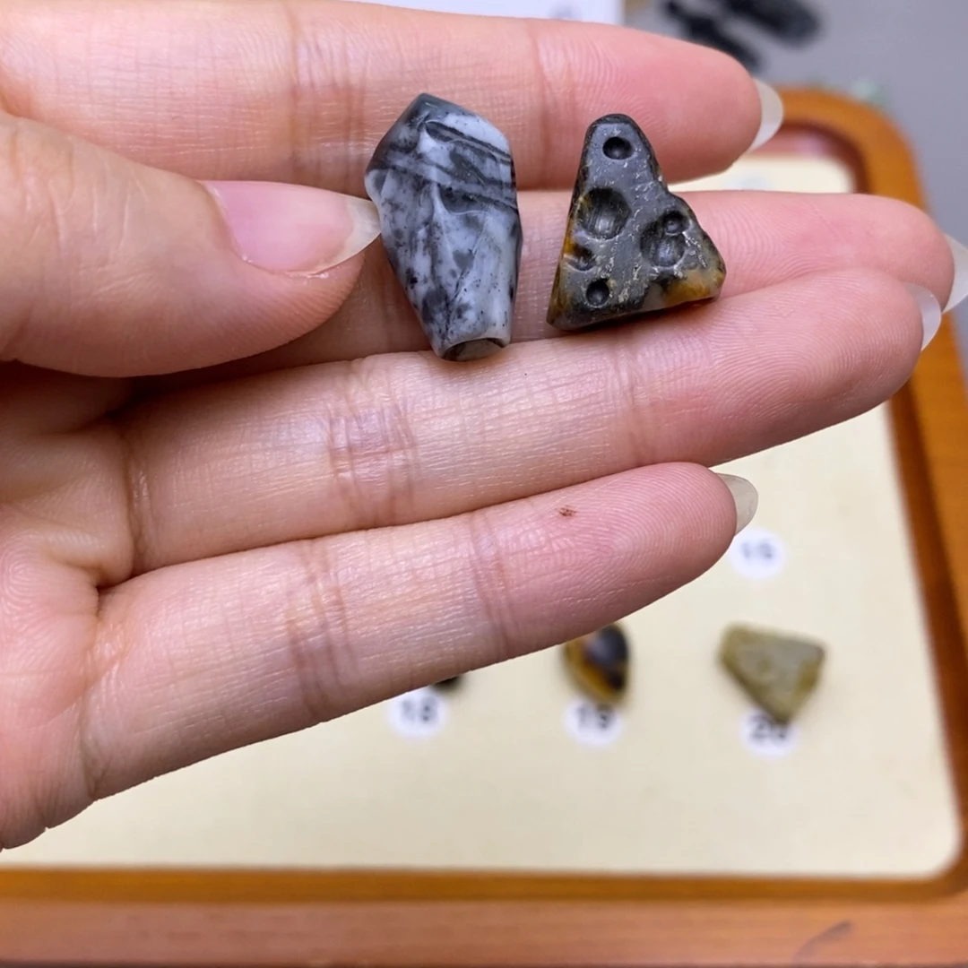 恶***临蛇纹石玉未镶嵌配饰