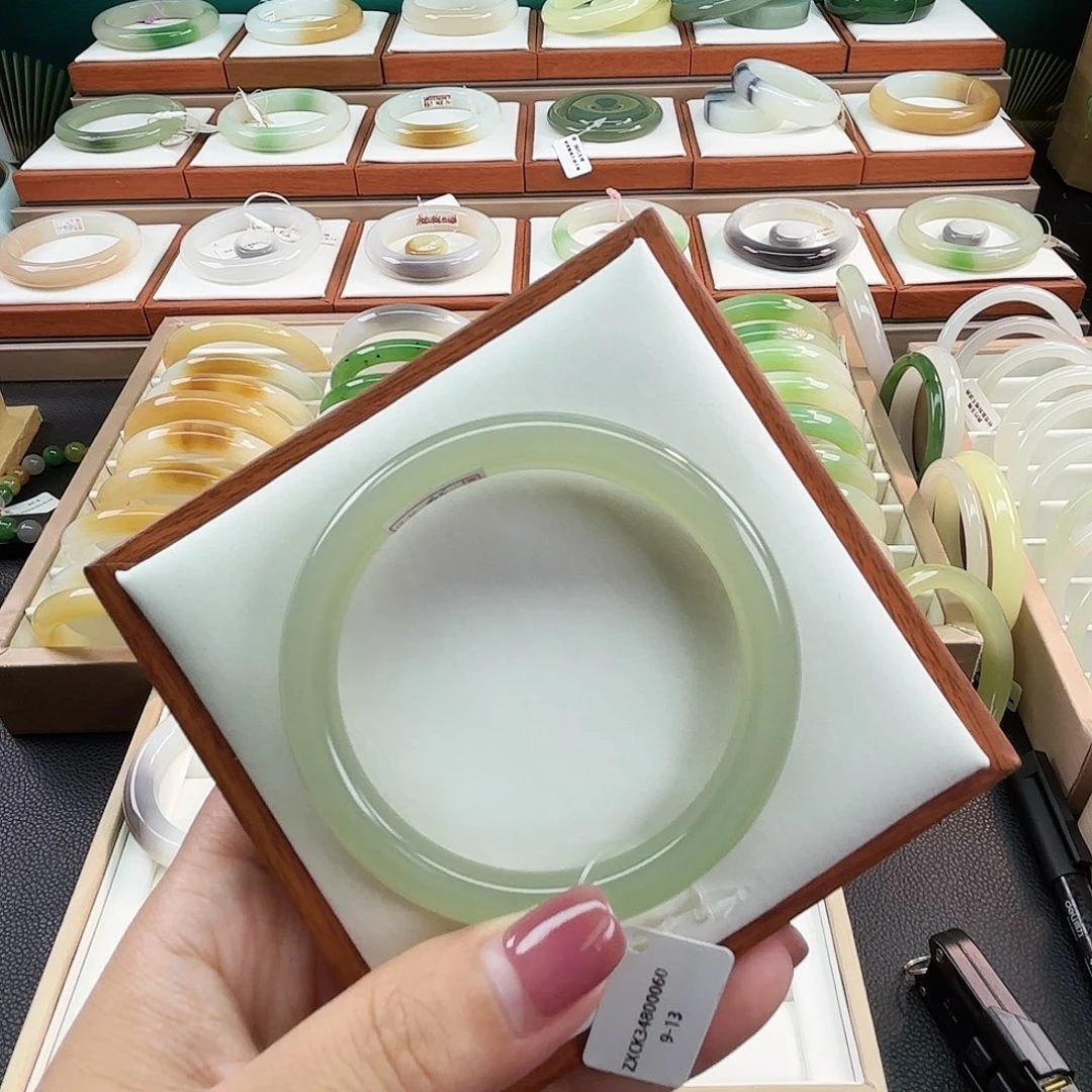 未镶嵌手镯和田玉54