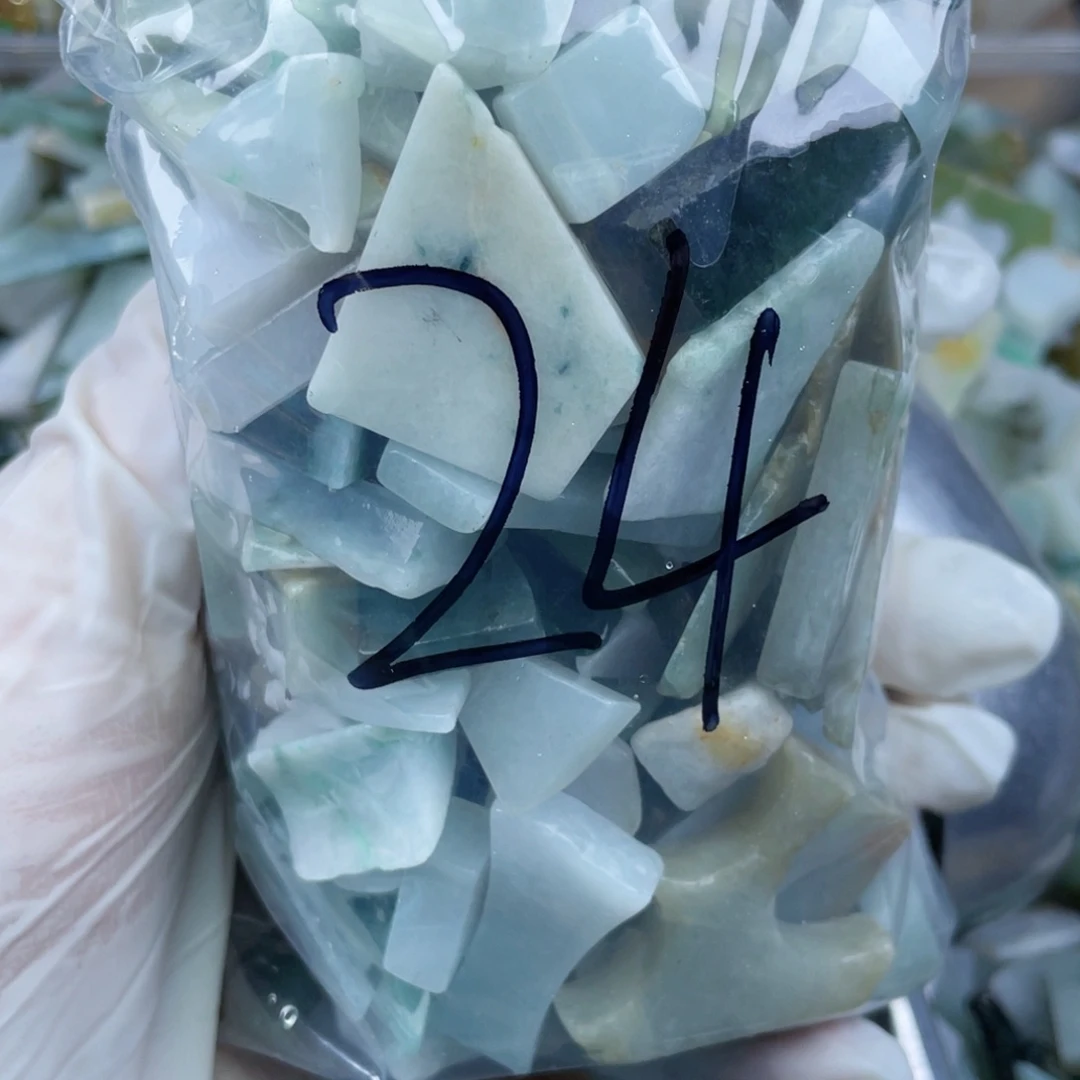 翡翠颈饰未镶嵌翡翠24