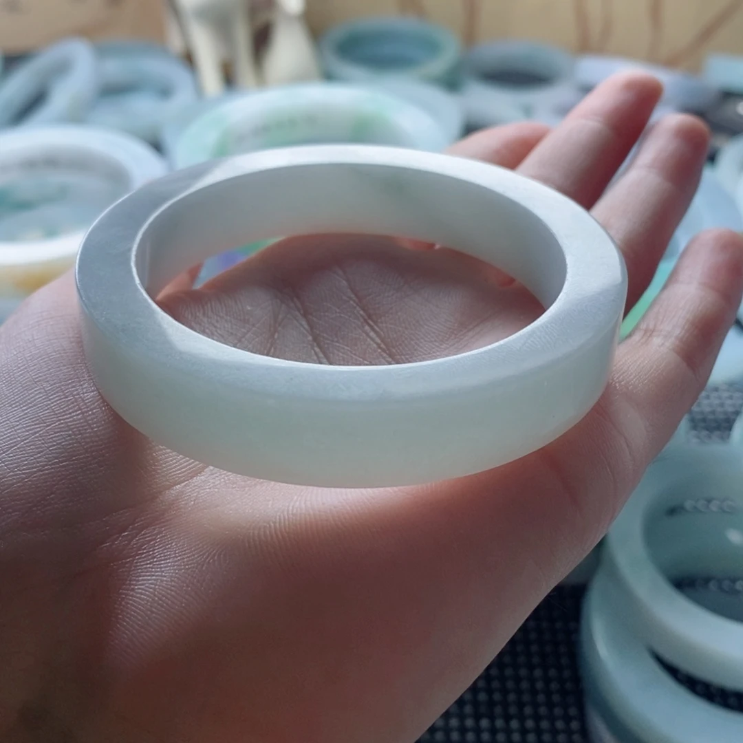 蝶***花未镶嵌AA定制翡翠