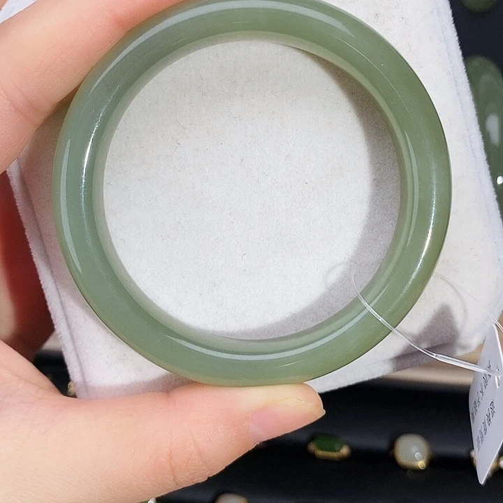 和田玉未镶嵌手镯圈口54