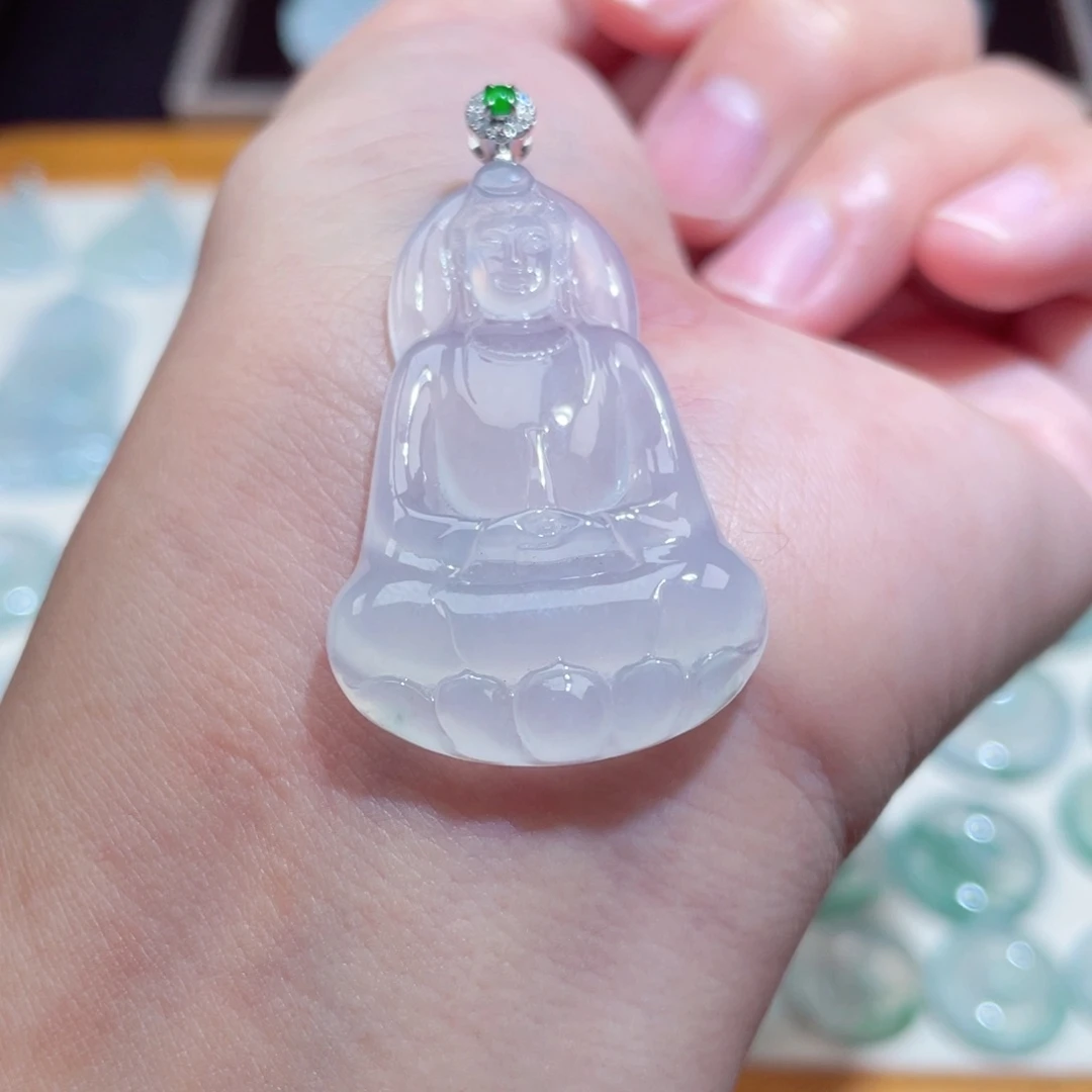 颈饰18K金镶嵌翡翠素衣观音