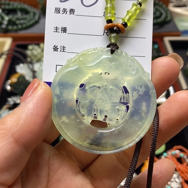 蛇纹石玉未镶嵌颈饰