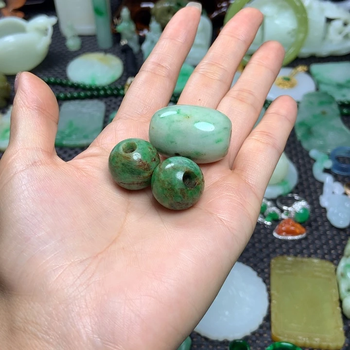 米***色未镶嵌挂件翡翠清
