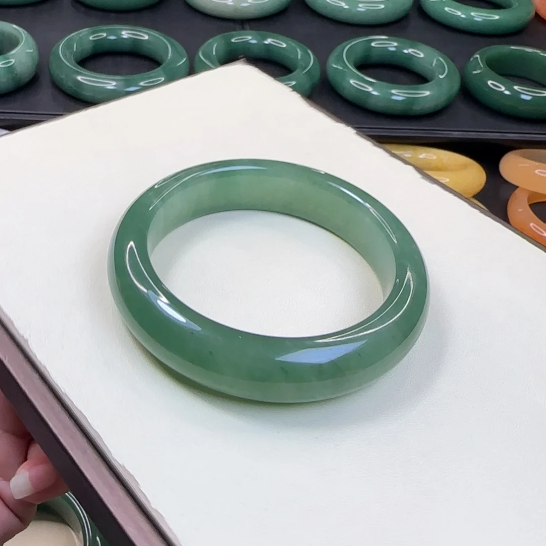 石英岩玉未镶嵌手镯