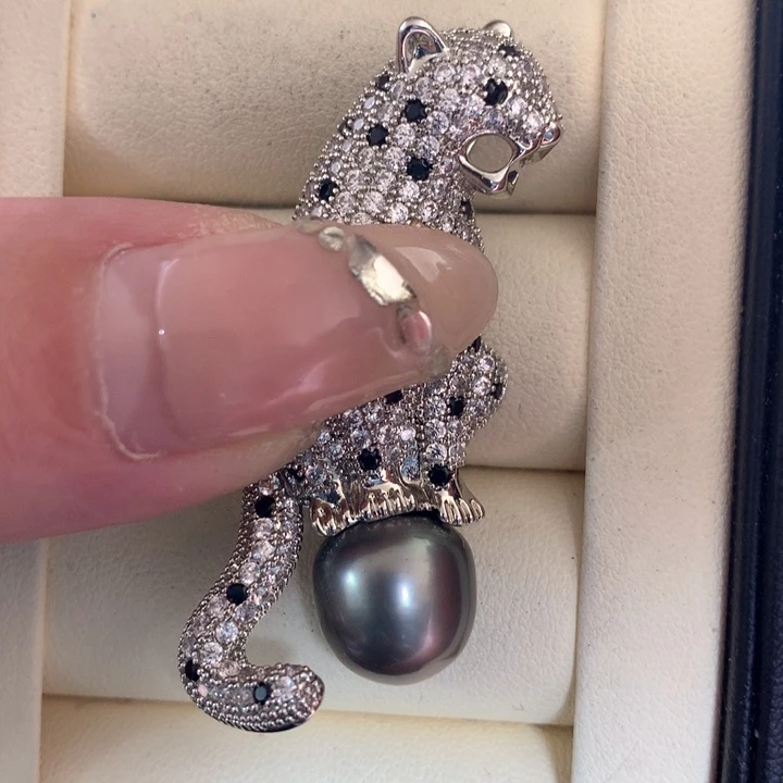 未镶嵌胸饰海水珍珠