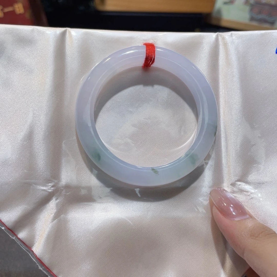 翡翠手镯未镶嵌翡翠手镯