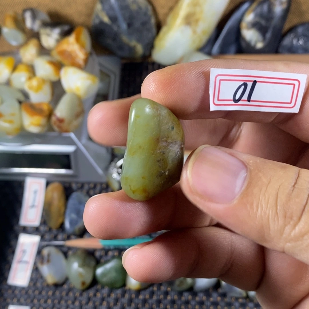 和田玉（糖玉）未镶嵌挂件