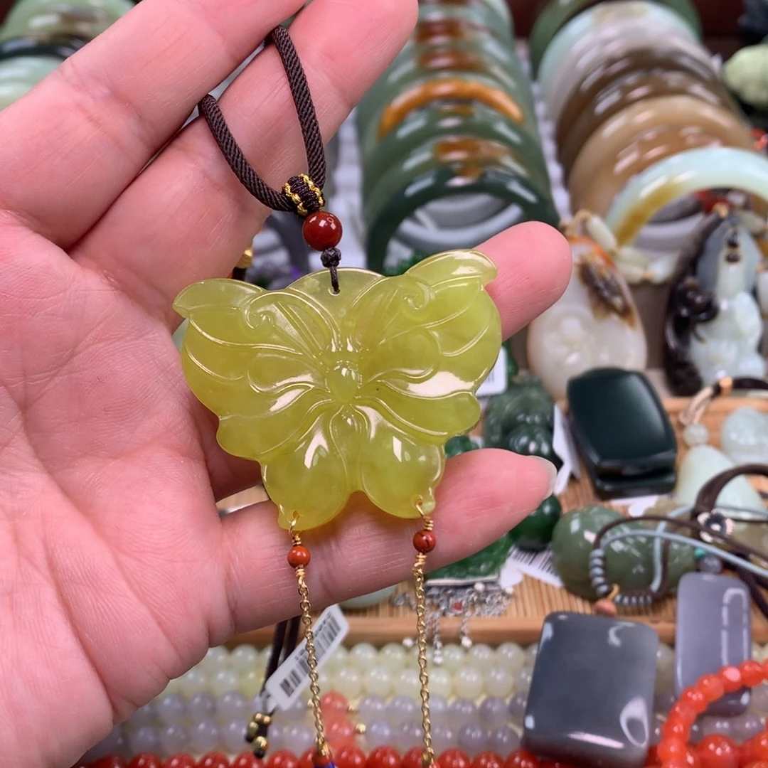 岫玉未镶嵌颈饰吊坠