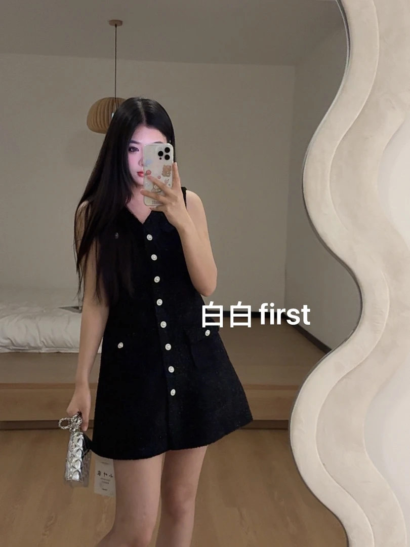 《白白first》名媛无袖小香风连衣裙女士夏季新款显瘦马甲裙