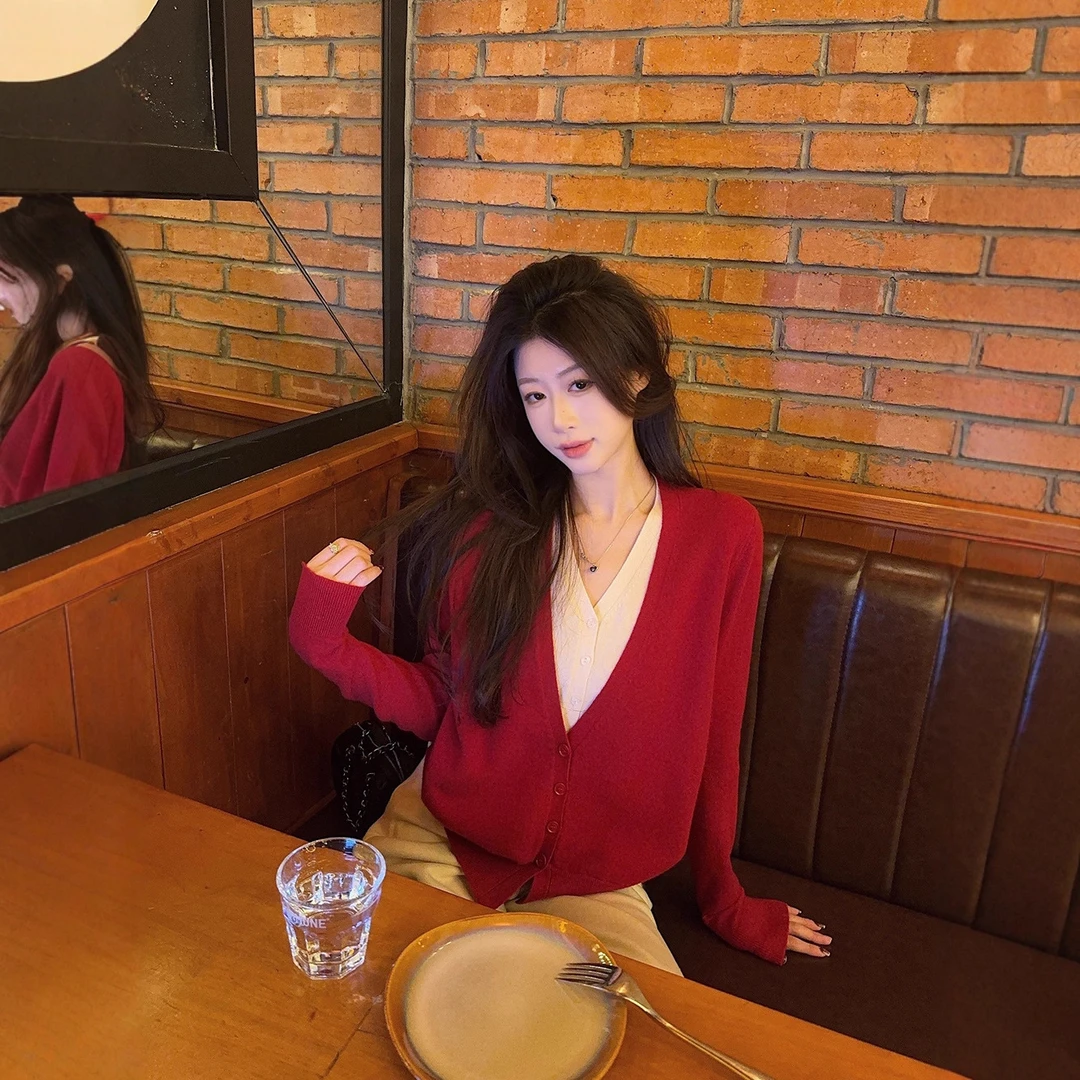 实拍~节日氛围感撞色假两件V领针织衫女秋冬温柔气质红色毛衣女装