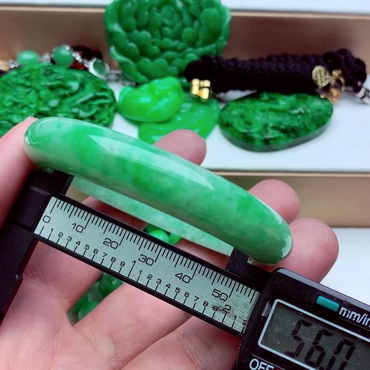 翡翠未镶嵌手镯…．．