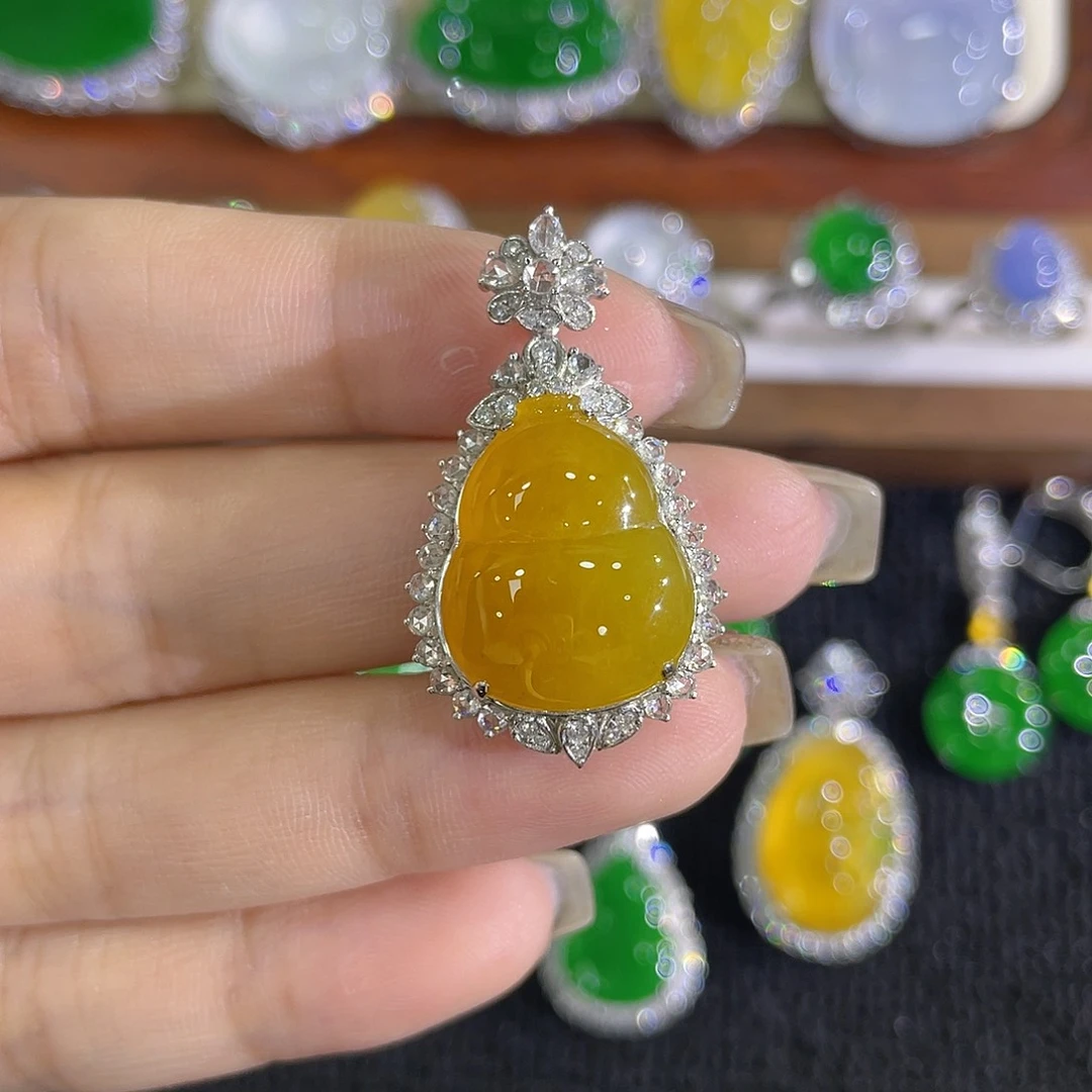 颈饰18K金镶嵌翡翠葫芦