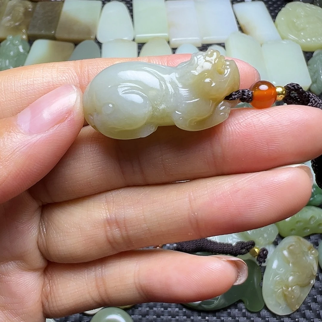 和田玉未镶嵌吊坠(不含链)有棉漏，不退不换，卡35