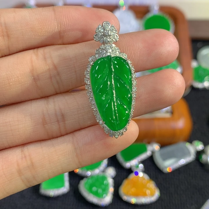 翡翠18K金镶嵌吊坠(不含链)叶子