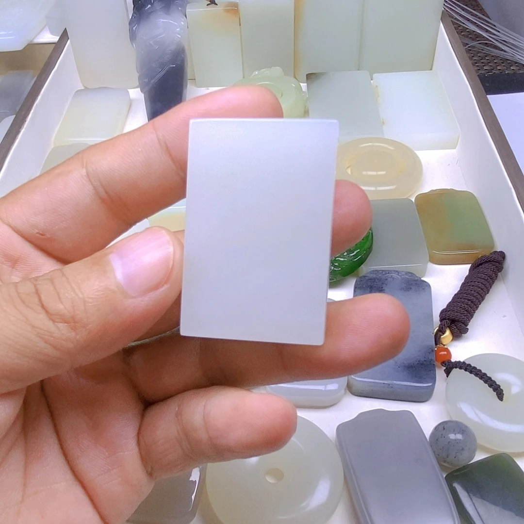 永***欢和田玉未镶嵌颈饰