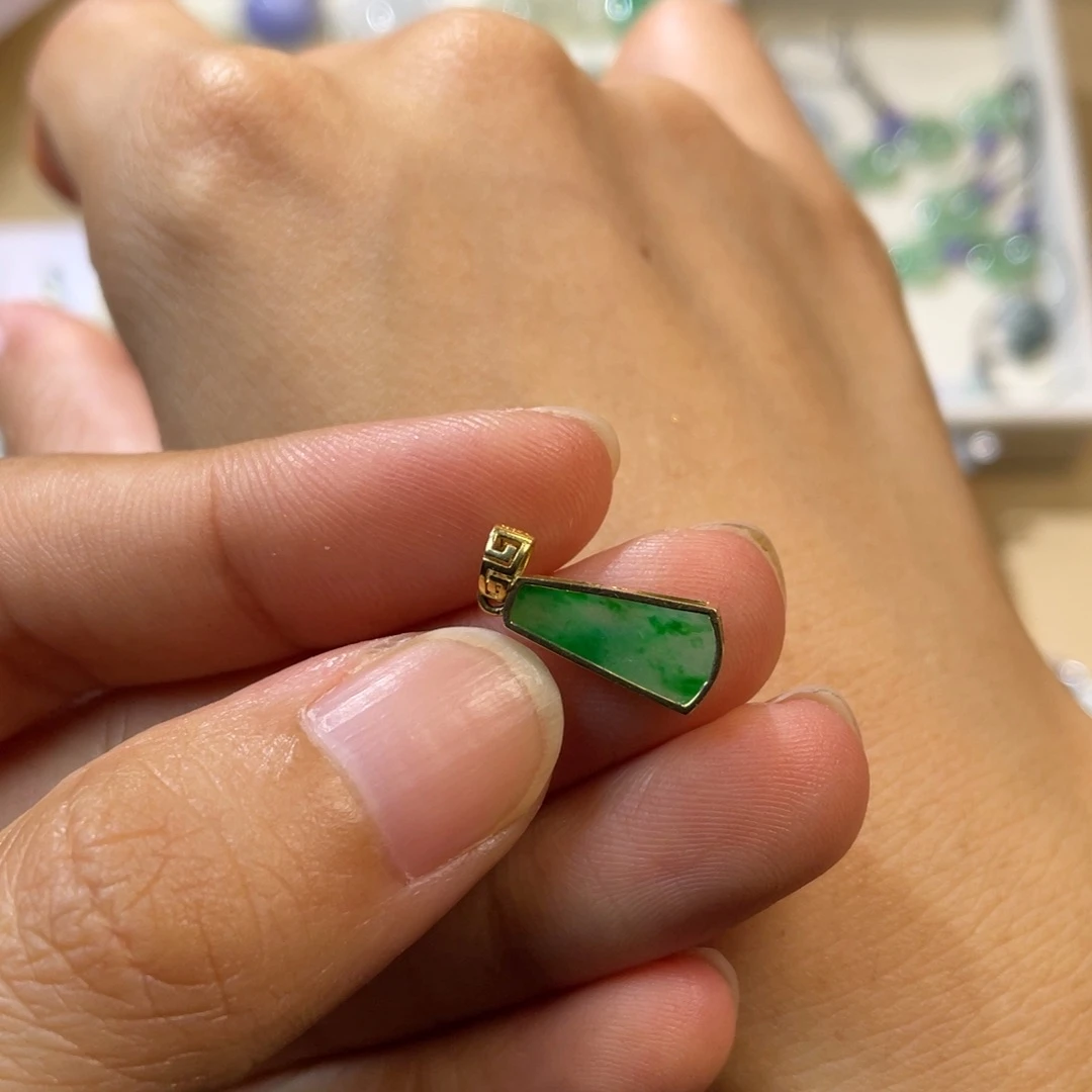 翡翠18K金镶嵌颈饰无事牌026