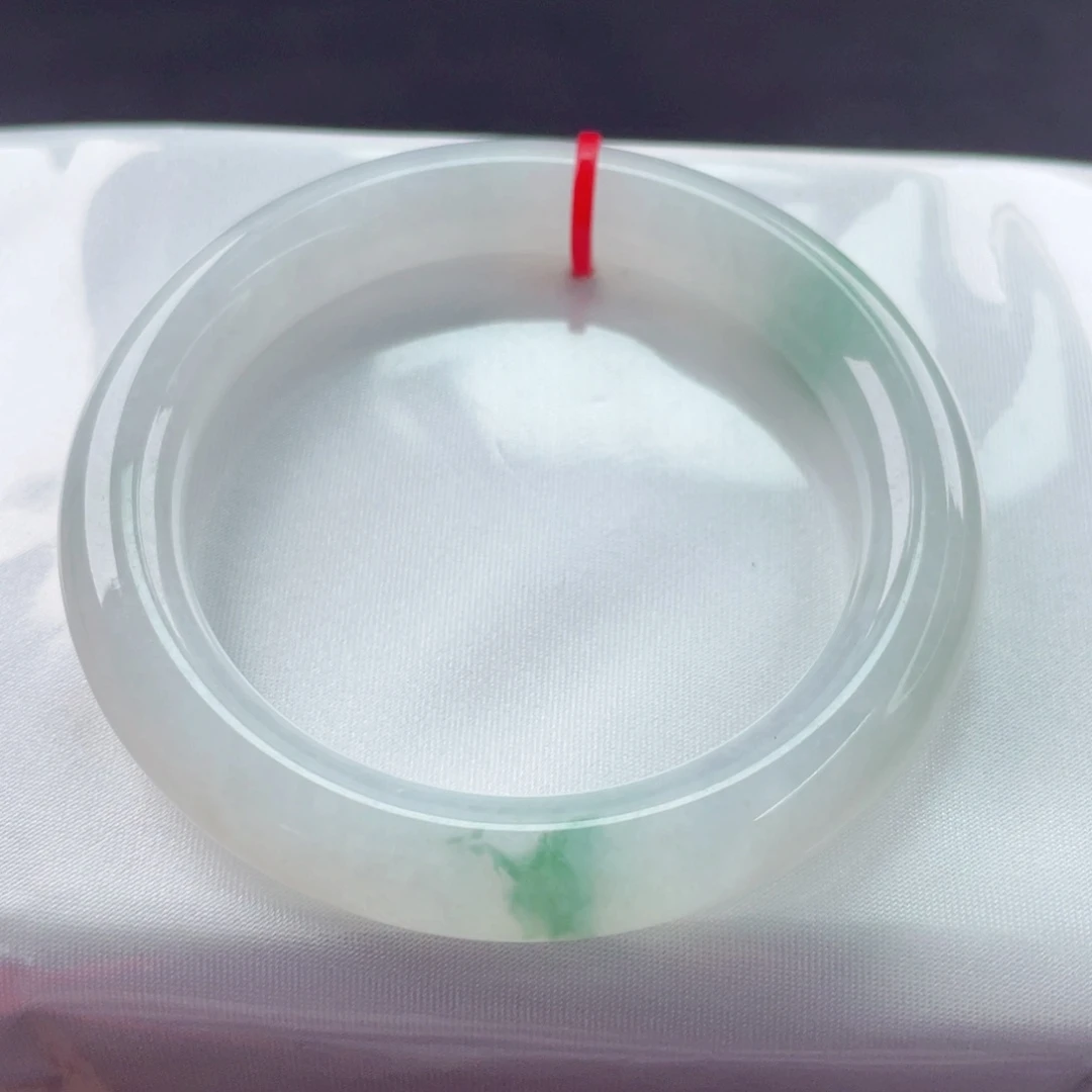 翡翠未镶嵌手镯（圆镯）