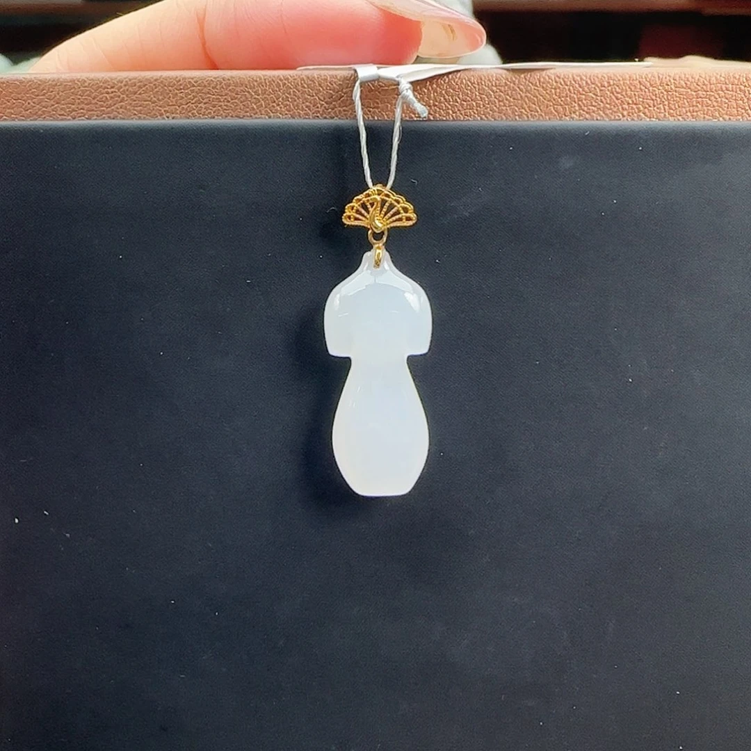 和田玉未镶嵌颈饰冰白 旗开得胜