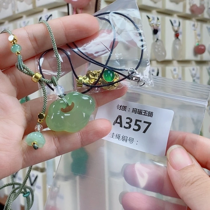 佳***儿玛瑙/玉髓未镶嵌颈饰