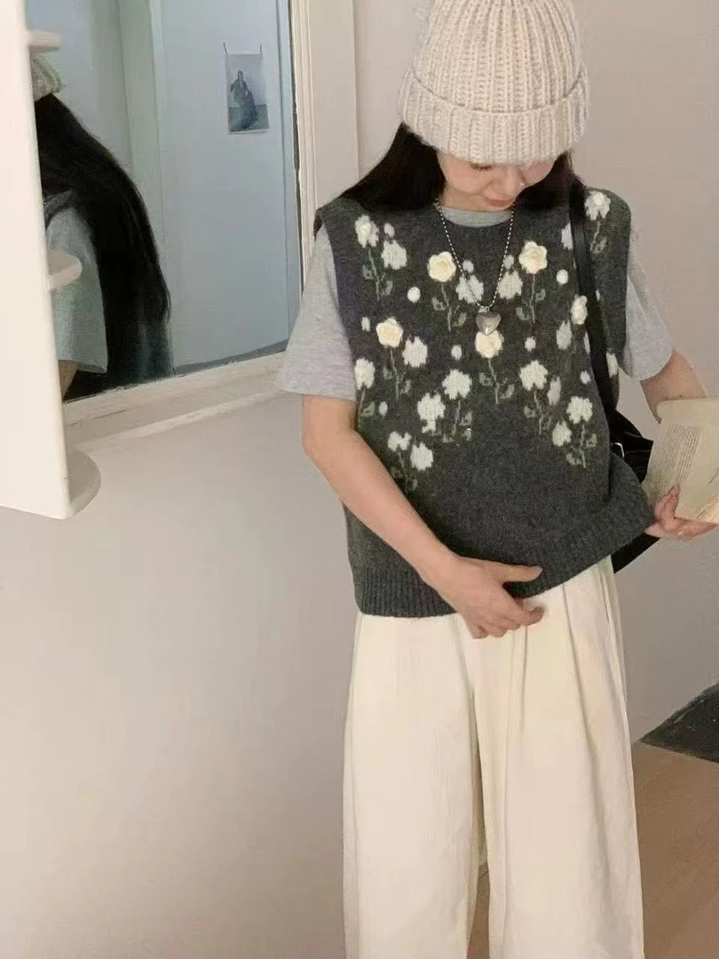 百搭马甲立体钩花上衣女2025秋季外穿背心圆领叠穿针织马夹坎肩潮