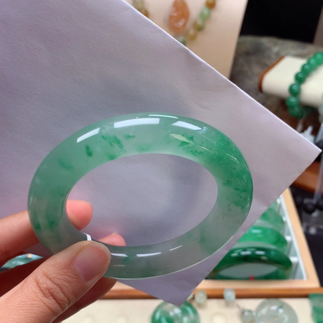 【闪购商品】未镶嵌手镯石英质玉