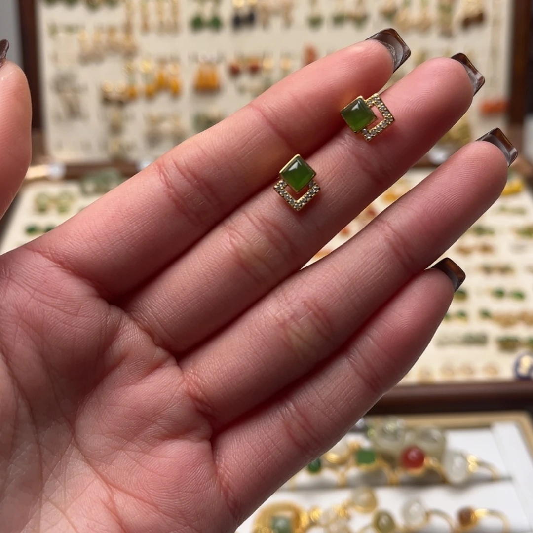 和田玉未镶嵌耳饰