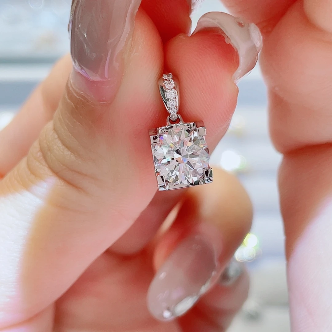 浅***语铂Pt950镶嵌实验室培育钻石1.5ct 牛头吊坠