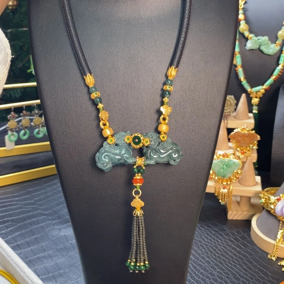 翡翠颈饰未镶嵌飞天貔貅吊坠 炸价