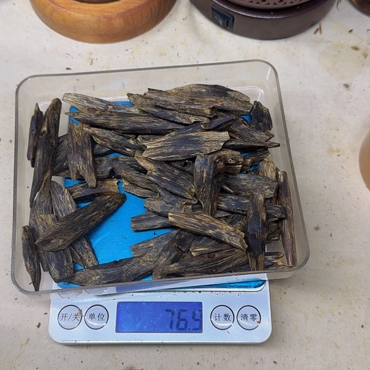 太***红沉香碎屑沉香76．9克