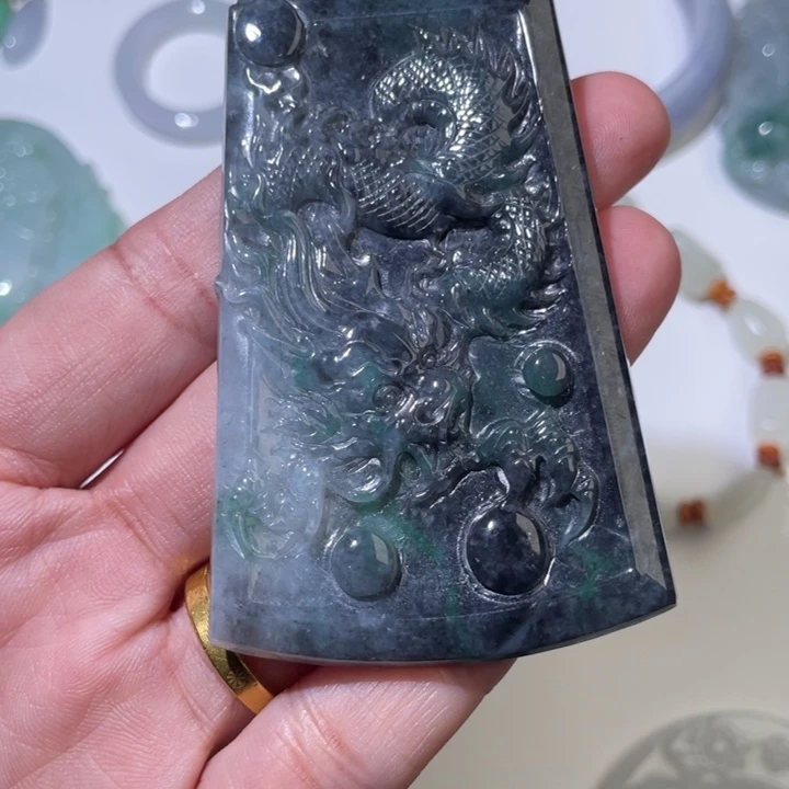 小***绪翡翠未镶嵌颈饰翡翠