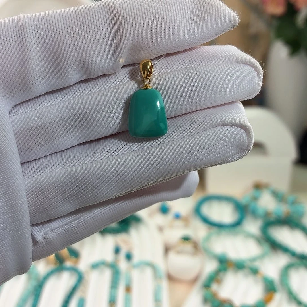 绿松石18K金镶嵌吊坠(赠链)