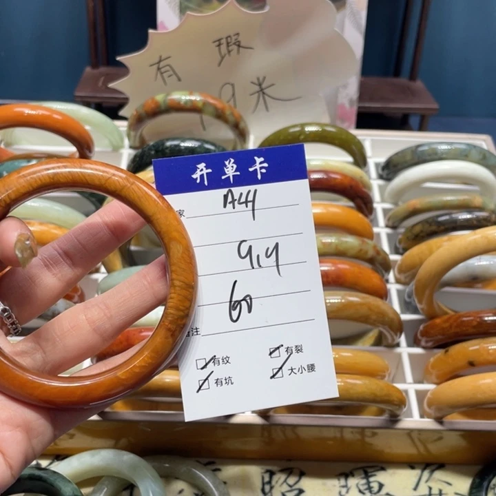 蛇纹石玉手镯未镶嵌美**哉