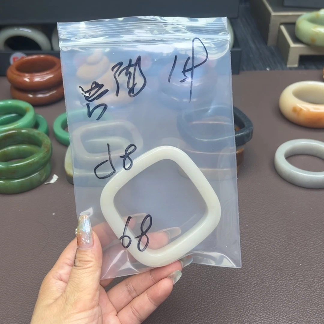 石英质玉手镯未镶嵌蔷****?