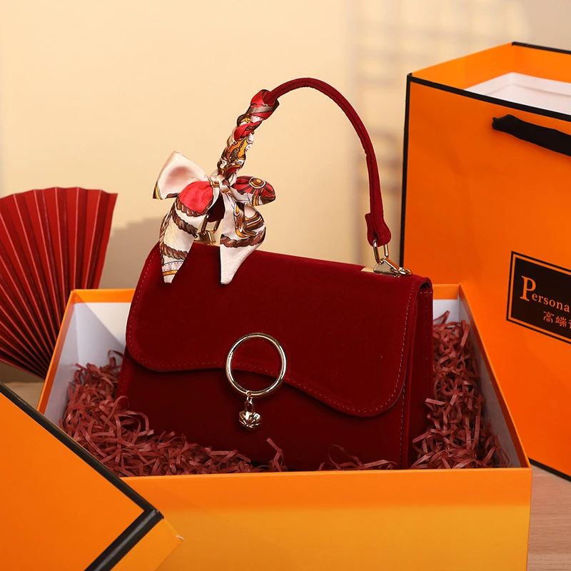 小方包磁扣耐刮包盖式耐磨斜挎包小众单肩婚礼机能风轻奢百搭肩包