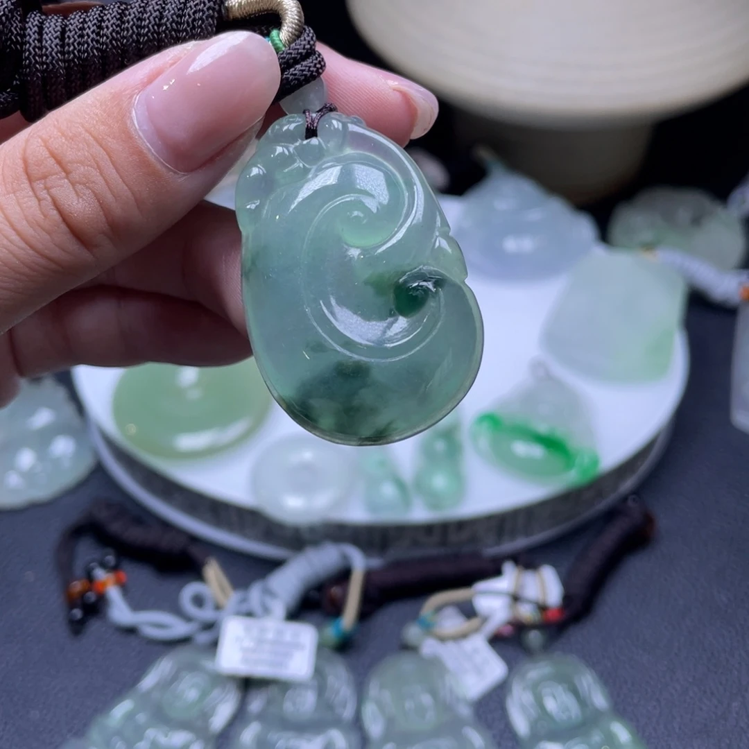 颈饰未镶嵌翡翠