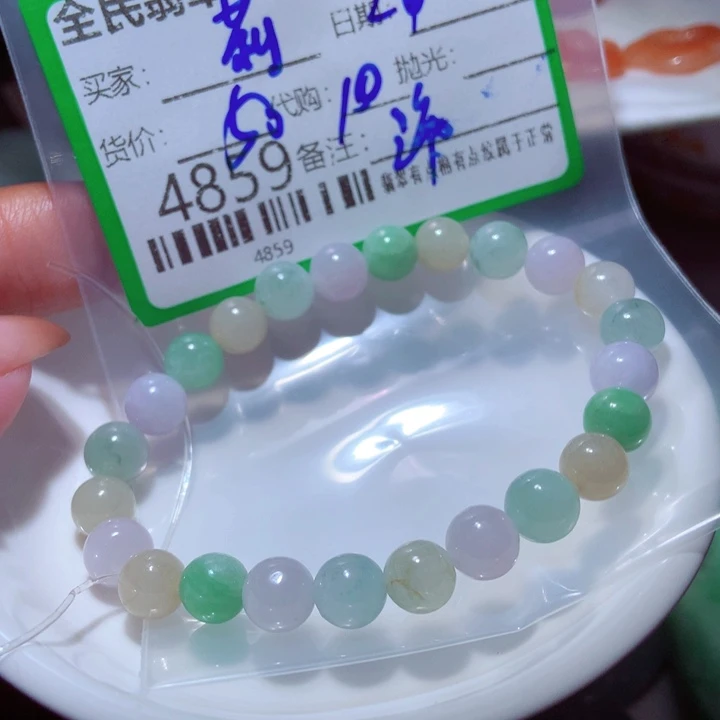 莉****翡翠未镶嵌颈饰我