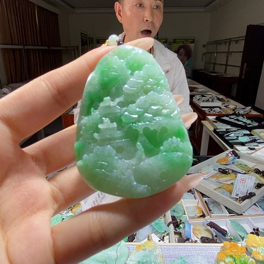 翡翠未镶嵌颈饰多样性