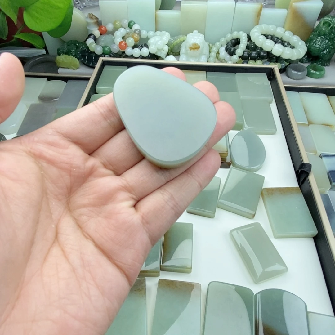 不***歌和田玉未镶嵌颈饰