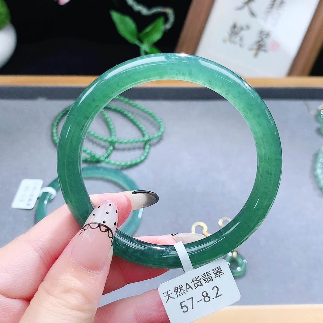 翡翠手镯（圆镯）未镶嵌