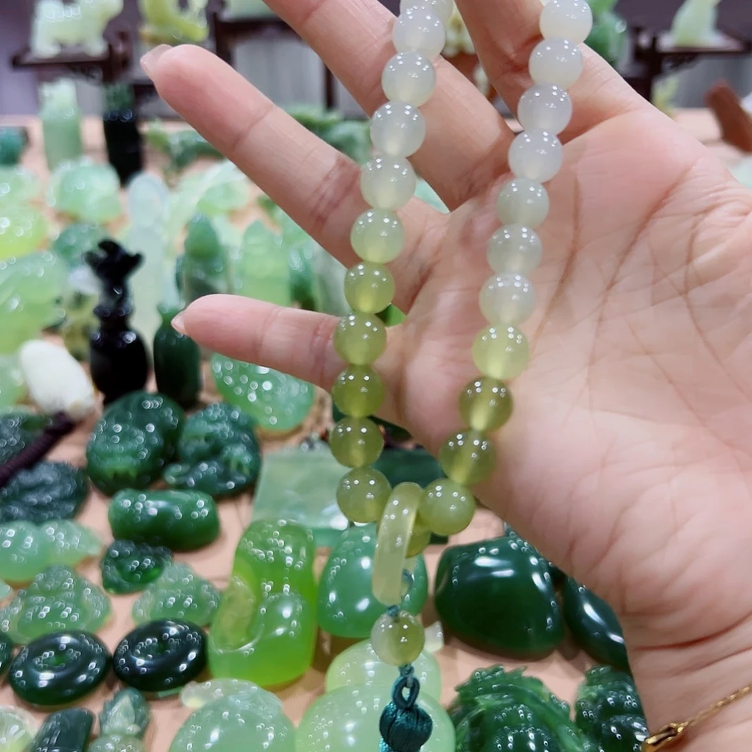 蛇纹石玉未镶嵌手持