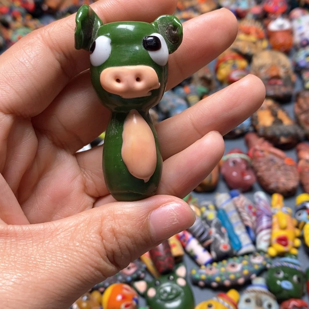 琉璃颈饰印度尼西亚小猪