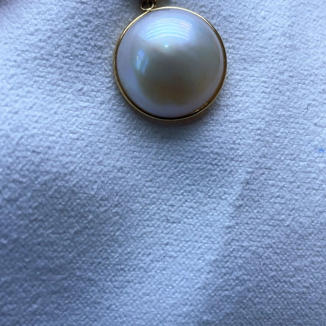 拼合珍珠（马贝珠）颈饰18K金镶嵌